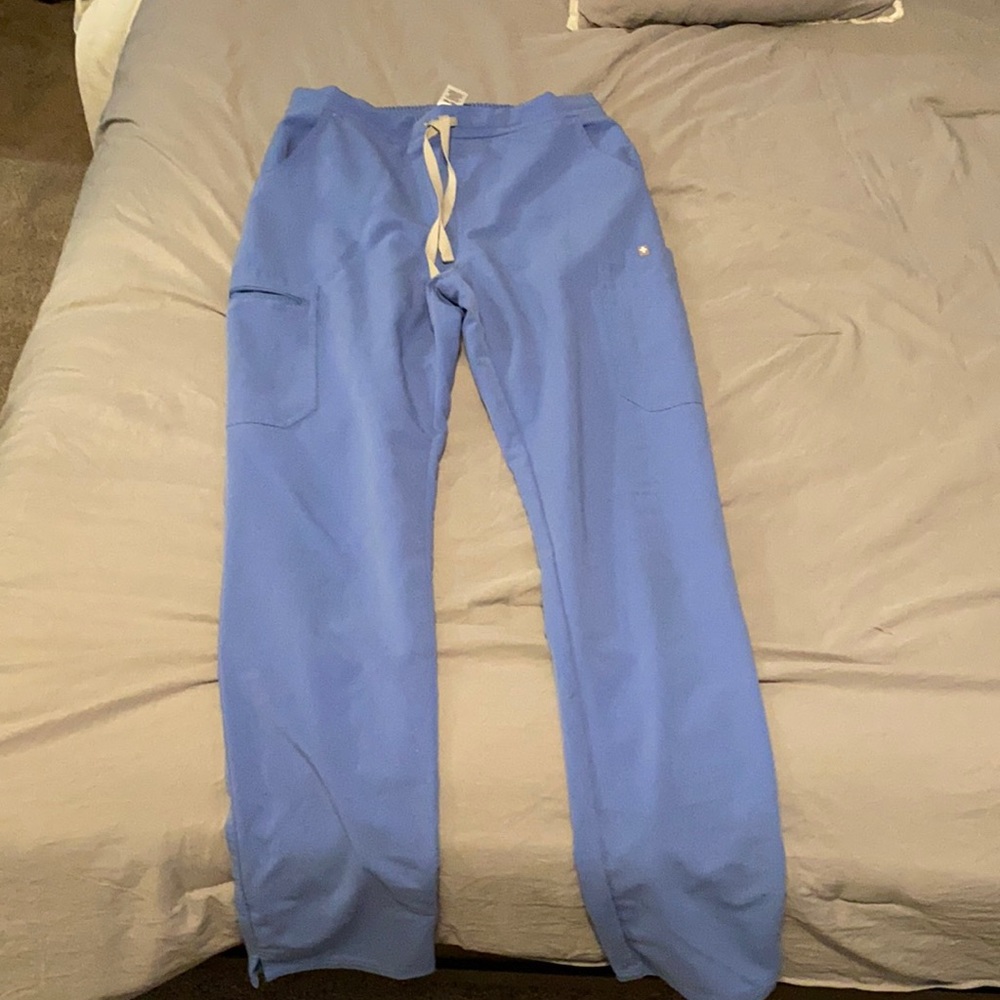 Figs yolo skinny scrub pants